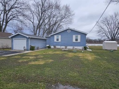Fox River - McHenry County Home Sale Pending in Cary Illinois