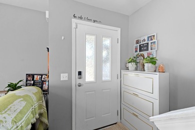 Welcome home to this spacious and beautifully maintained - photo 3