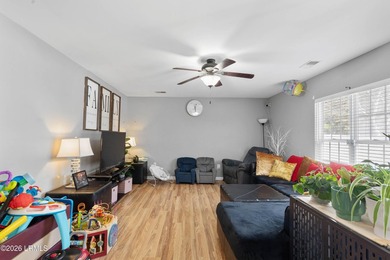 Welcome home to this spacious and beautifully maintained - photo 6