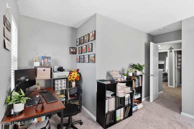 Welcome home to this spacious and beautifully maintained - photo 8