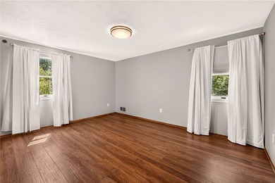 SHOWSTOPPER!! This **MAGAZINE-WORTHY** 4-bedroom 2.5-bath - photo 29