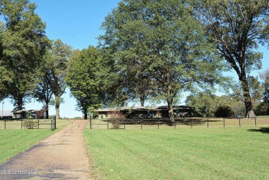 Lake Home For Sale in Hernando, Mississippi