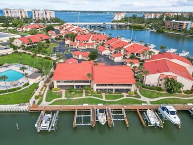 BOAT SLIP/ LIFT - PRIVATE GARAGE - FULLY RENOVATED WATERFRONT - photo 38