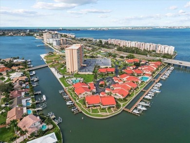 BOAT SLIP/ LIFT - PRIVATE GARAGE - FULLY RENOVATED WATERFRONT - photo 47