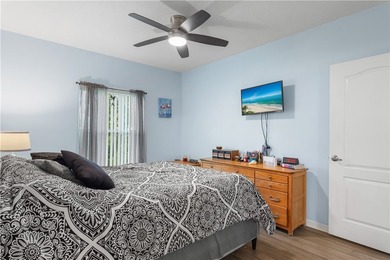 Welcome to your dream condo! This 3bd, 2ba condo features a - photo 5