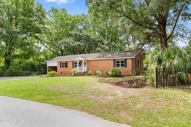 Welcome home to this freshly updated 4-bedroom, 2.5-bath home in - photo 3