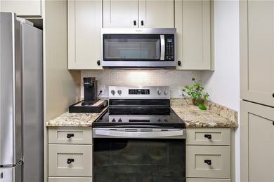 Hello LUXURY in this beautifully upgraded END UNIT! PLUS live a - photo 3