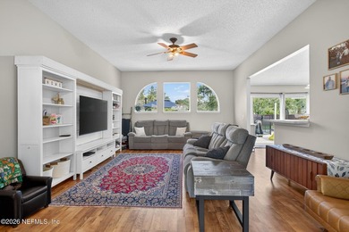Welcome to this beautifully maintained 4-bedroom, 2-bathroom - photo 13
