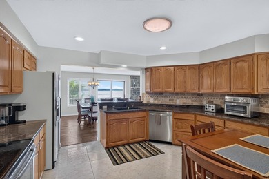 Rare opportunity on Lake Balboa! This custom-built waterfront - photo 14