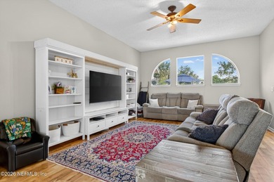 Welcome to this beautifully maintained 4-bedroom, 2-bathroom - photo 14