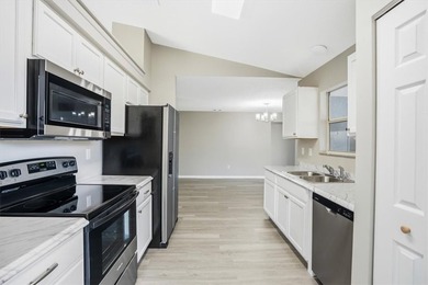 Fully renovated and move-in ready. Modern finishes, new - photo 4