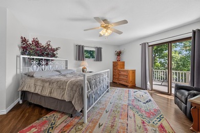 Rare opportunity on Lake Balboa! This custom-built waterfront - photo 18