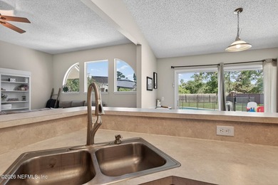 Welcome to this beautifully maintained 4-bedroom, 2-bathroom - photo 21