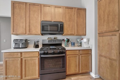 Welcome to this beautifully maintained 4-bedroom, 2-bathroom - photo 22