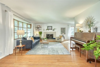 Welcome home to this beautifully updated 4-bedroom, 2-bath - photo 4