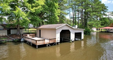 Location!! Location!! Location!! This spacious brick home with a - photo 24