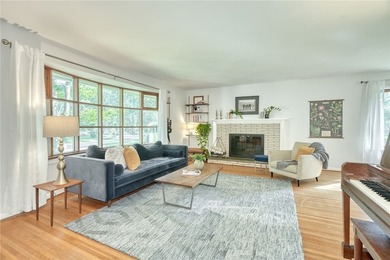 Welcome home to this beautifully updated 4-bedroom, 2-bath - photo 5