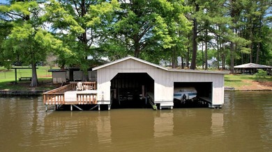 Location!! Location!! Location!! This spacious brick home with a - photo 25
