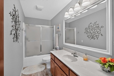Rare opportunity on Lake Balboa! This custom-built waterfront - photo 26