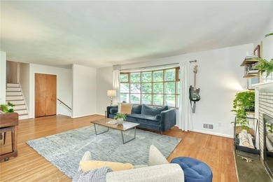 Welcome home to this beautifully updated 4-bedroom, 2-bath - photo 8