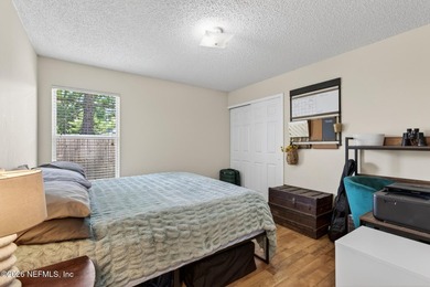 Welcome to this beautifully maintained 4-bedroom, 2-bathroom - photo 29