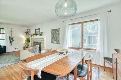 Welcome home to this beautifully updated 4-bedroom, 2-bath - photo 10