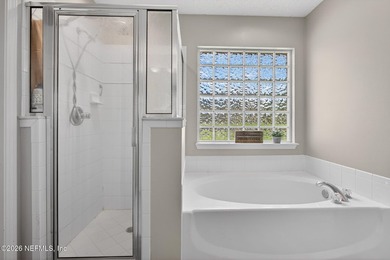 Welcome to this beautifully maintained 4-bedroom, 2-bathroom - photo 36