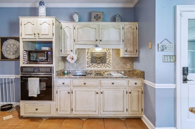 Location!! Location!! Location!! This spacious brick home with a - photo 45