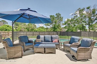 Welcome to this beautifully maintained 4-bedroom, 2-bathroom - photo 46