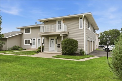 * Beautifully Designed 2nd floor End Unit with direct access - photo 1