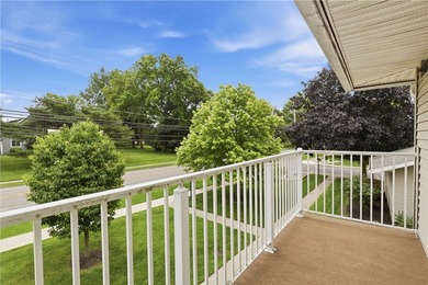 * Beautifully Designed 2nd floor End Unit with direct access - photo 3