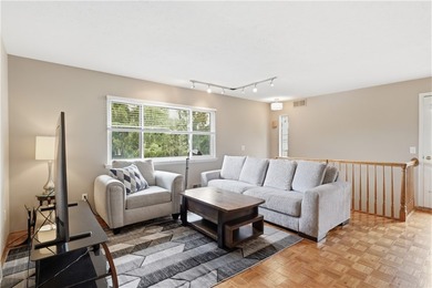 * Beautifully Designed 2nd floor End Unit with direct access - photo 6
