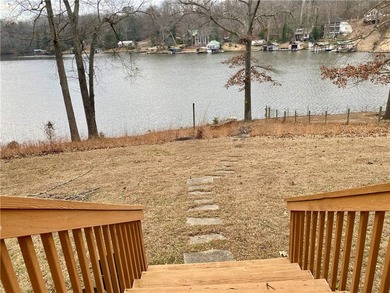 Enjoy the best of lake life in this charming 3-bedroom, 2-bath - photo 6
