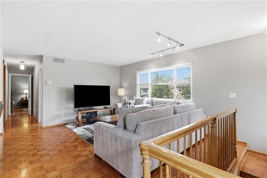 * Beautifully Designed 2nd floor End Unit with direct access - photo 8