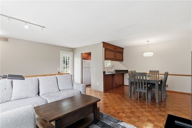 * Beautifully Designed 2nd floor End Unit with direct access - photo 9