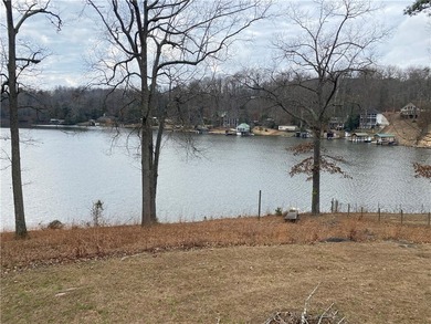 Enjoy the best of lake life in this charming 3-bedroom, 2-bath - photo 9