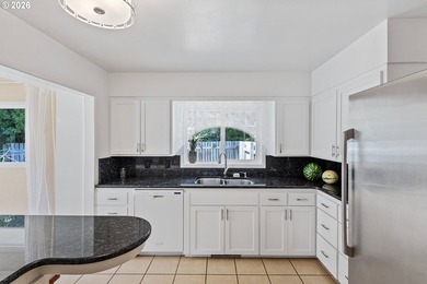 Welcome to this beautifully maintained 4-bedroom, 3-bathroom - photo 5