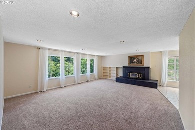 Welcome to this beautifully maintained 4-bedroom, 3-bathroom - photo 8