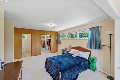 Welcome to this beautifully maintained 4-bedroom, 3-bathroom - photo 10