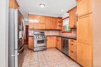 Welcome to 2234 Kingsland Ave - a cozy home on a quiet - photo 3