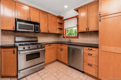 Welcome to 2234 Kingsland Ave - a cozy home on a quiet - photo 4