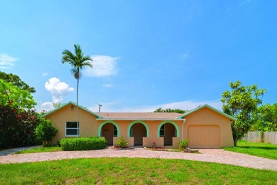 Lake Townhome/Townhouse For Sale in Cloud Lake, Florida