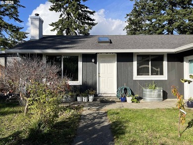 Welcome to this charming 3-bedroom, 2-bathroom home in the heart - photo 6