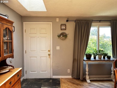 Welcome to this charming 3-bedroom, 2-bathroom home in the heart - photo 7
