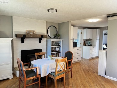 Welcome to this charming 3-bedroom, 2-bathroom home in the heart - photo 9