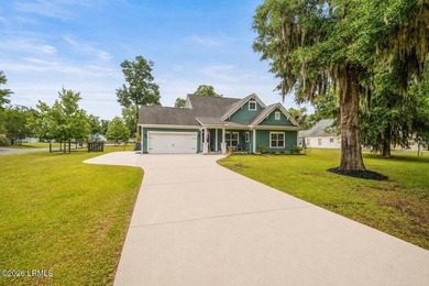 Welcome to 45 Gadwall Drive W, nestled in the highly - photo 2