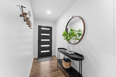 Check out this modern turnkey lake view vacation rental in the - photo 9
