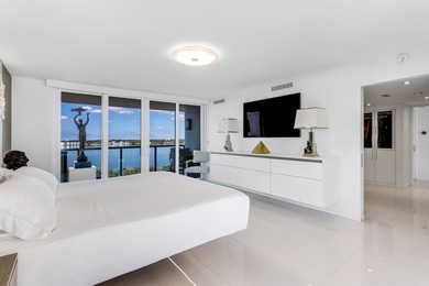 Fully furnished and equipped, this penthouse oceanfront - photo 16