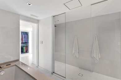 Fully furnished and equipped, this penthouse oceanfront - photo 19