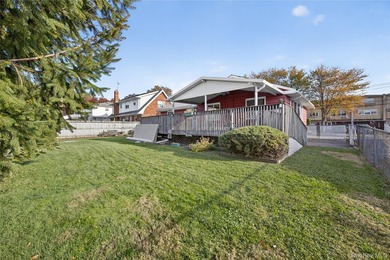 Welcome to this beautifully expanded ranch featuring 3 bedrooms - photo 21